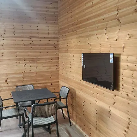 Uniklajd Villa-s Lodge Golem (Tirana)