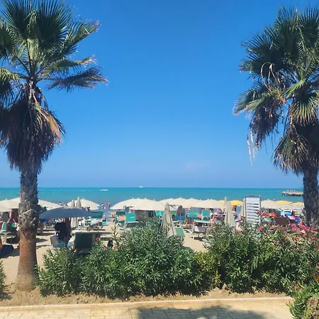 Uniklajd Villa-s Golem (Tirana)