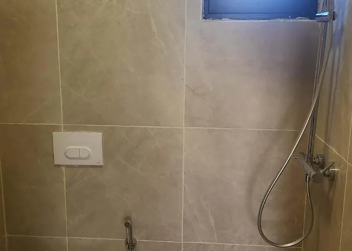 Uniklajd Villa-s Golem (Tirana)